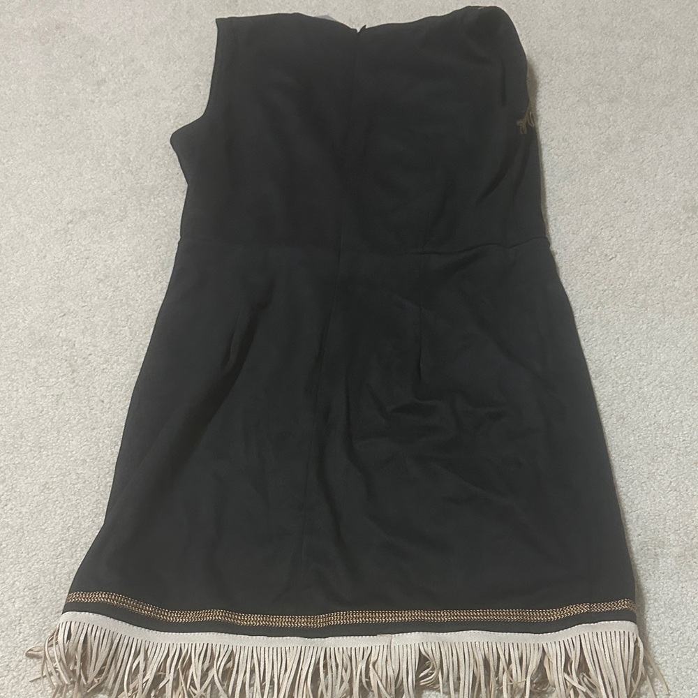 Elegant Black Mini Dress with Gold Accents - Picture 5 of 6